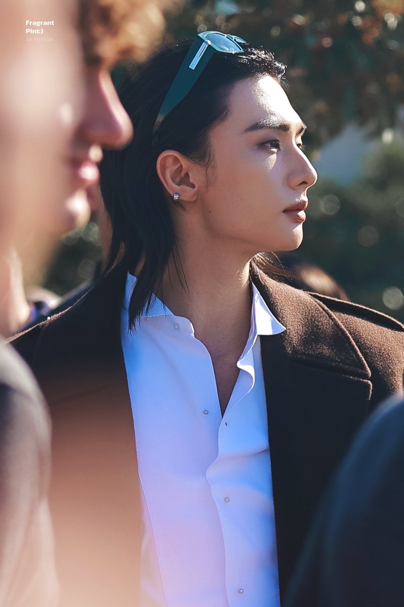 THIS PICTURE OF HYUNJIN OH MY GOODNESS HE’S GORGEOUS????

DIOR PRINCE HYUNJIN AT PFW 
#HYUNJIN_DiorAW26 <a href="/Dior/">Dior</a>