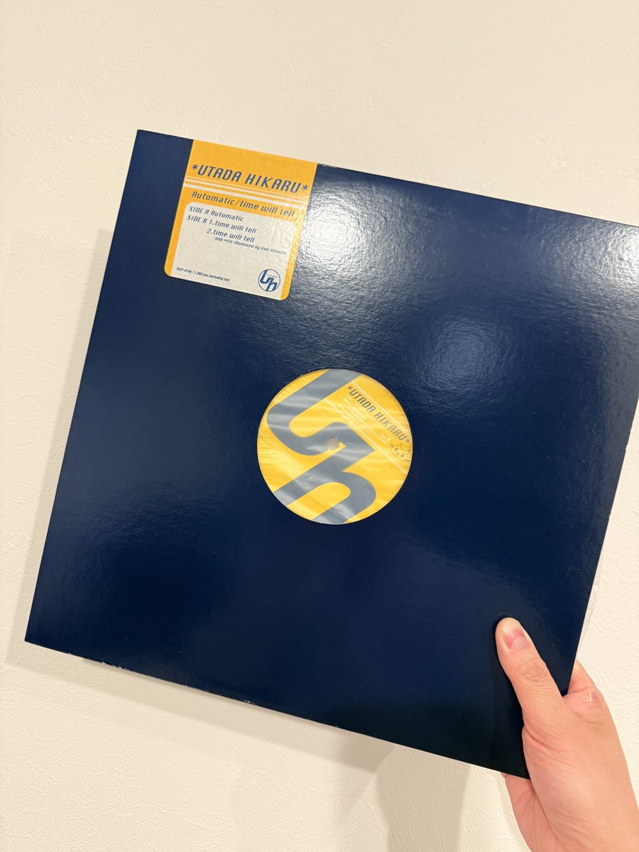 beeyung's tweet image. ついに1999年の本物を見つけた！
中古だけど、すぐに買いしちゃった！🎉
#宇多田ヒカル #Automatic