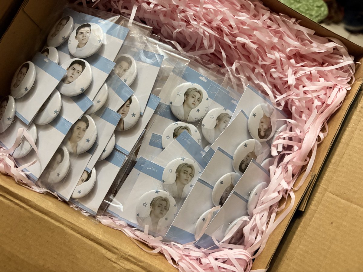 _kpopchingu's tweet photo. A peek of the pins for freebies 👀

See you Chingus! 💙

#SEVENTEEN_NEW_IN_BULACAN 
#seventeen 
#NEW_BULACAN https://t.co/GQlYiEWQnd