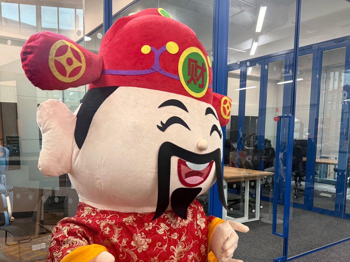 shieldfraud's tweet image. Galloping into 2026 with #TeamSHIELD! 🧧✨

Lunar New Year vibes at the office: Lion Dance drums, Lo Hei toss chaos, and Year of the Horse cheers! 🐎🍊

Wishing partners, clients, and friends rapid success and prosperity! 🧧🏮