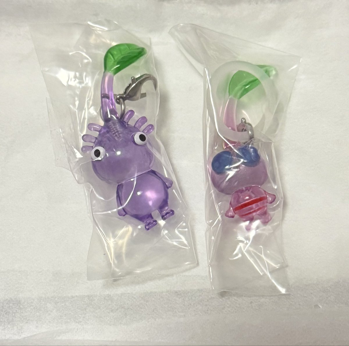 sora_385's tweet photo. 【交換】めじるしアクセサリー ピクミン

譲 : 紫 羽

求 : 青 ＞ 白

都内手渡しまたは郵送交換でお心当たりある方いらっしゃいましたらお声がけください。
よろしくお願いいたします！ https://t.co/PNrZp6vb8p