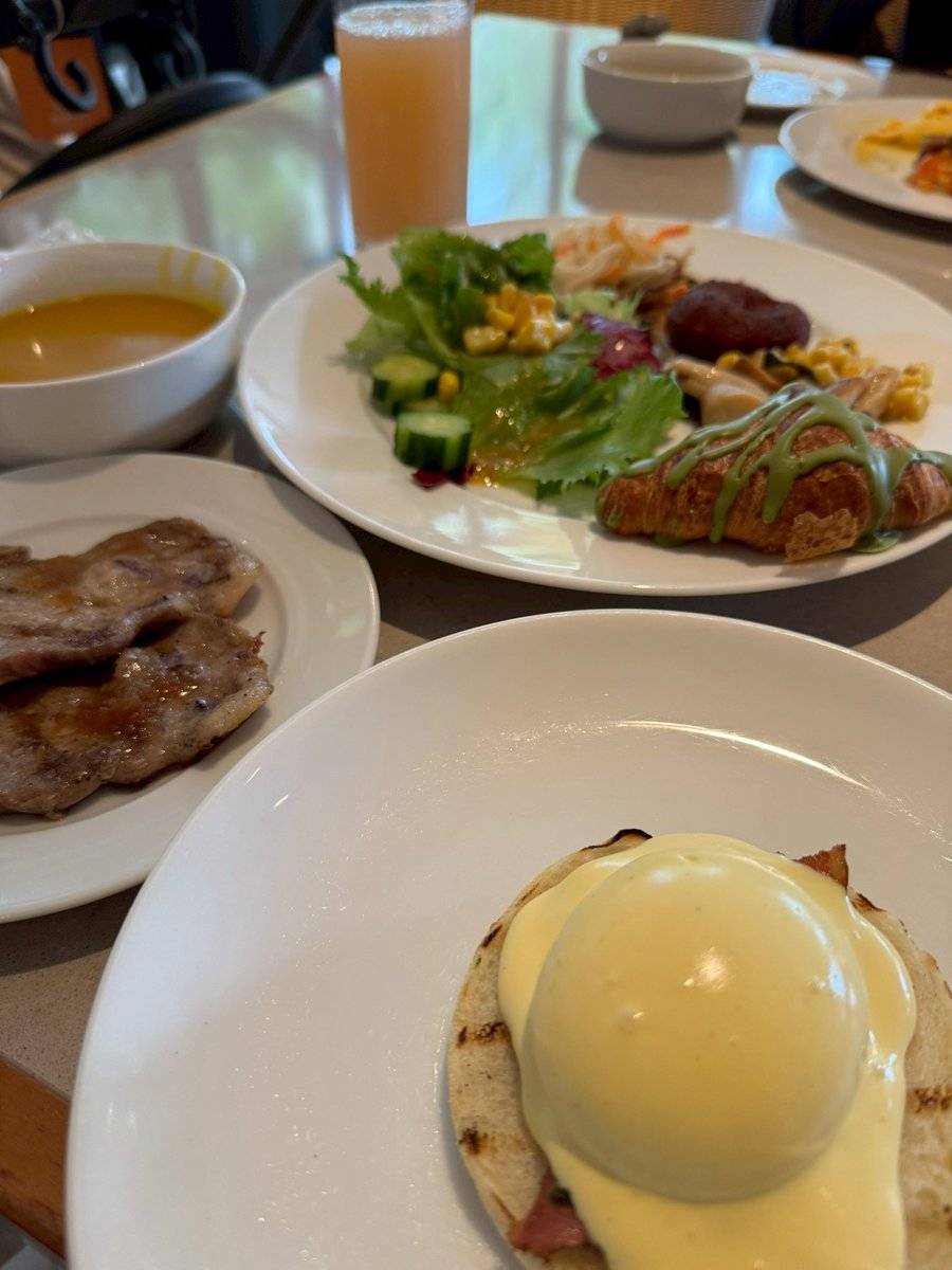kfam_log's tweet photo. ハイアットリージェンシー瀬良垣の朝食レストラン☀️

・ラウンジアクセス付きの場合は、+¥1,725/人で利用可能
・沖縄料理がたくさん！
・朝からミニステーキを食べられる🥩
・閑散期でも混雑しているので、事前に専用端末で番号確保要

混雑を除けばハイクオリティで種類豊富なビュッフェで最高！ https://t.co/E8VWPLgIbD