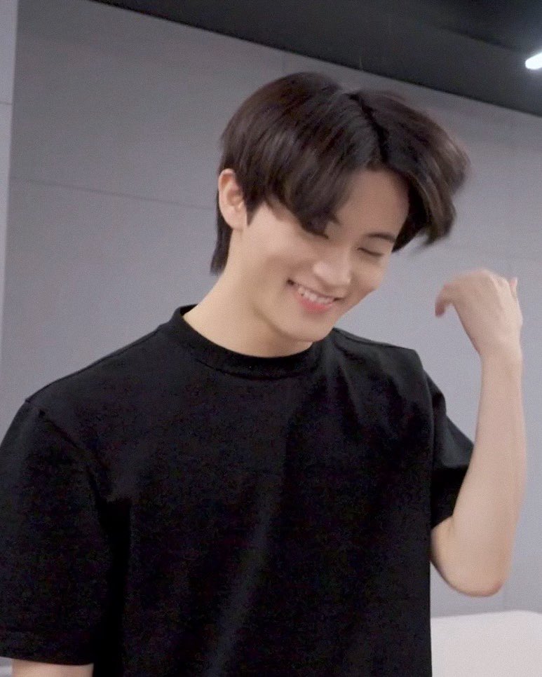 skymlees's tweet photo. his pretty smile 🥹 https://t.co/ffIYCPbD87
