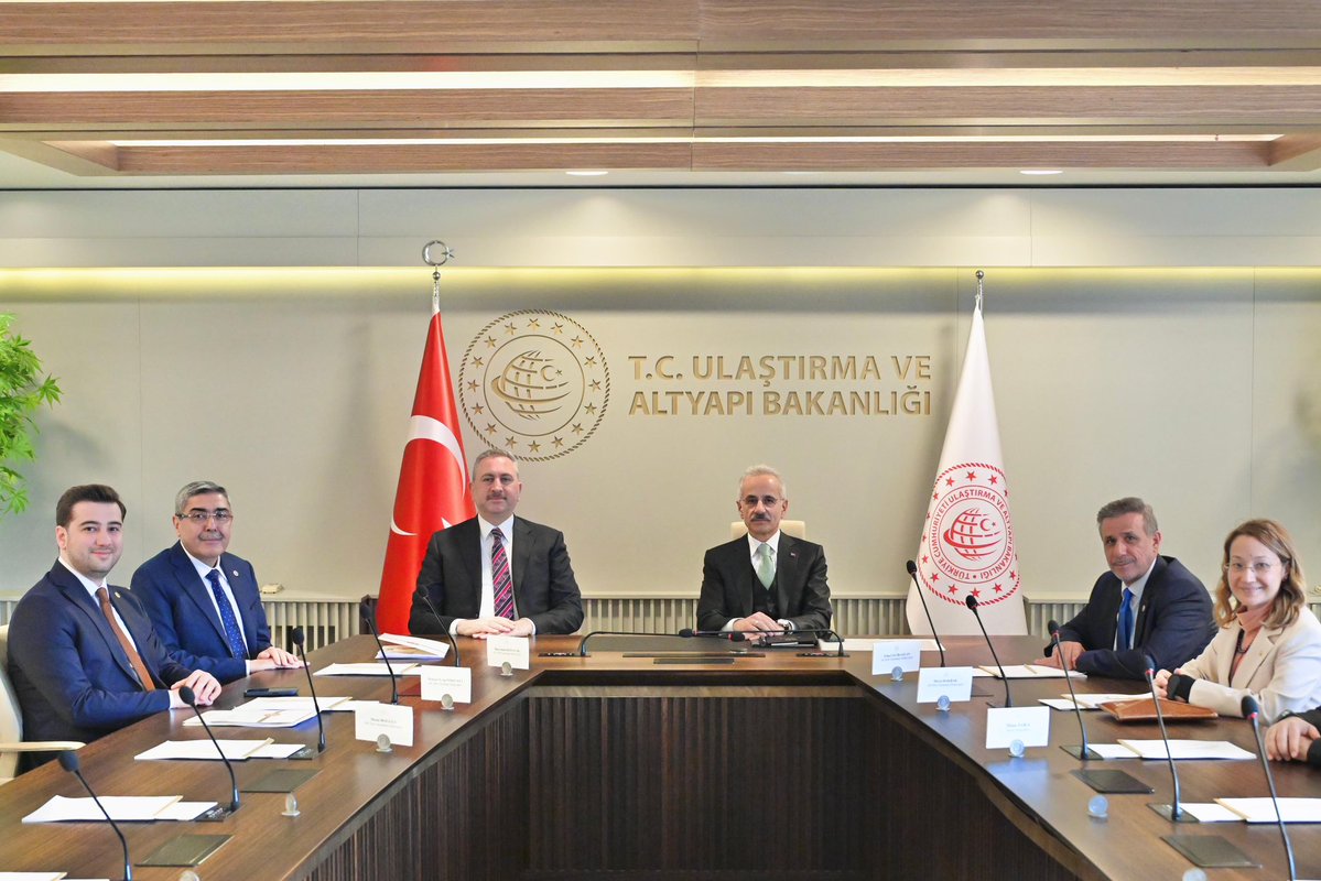 📍 Ulaştırma ve Altyapı Bakanlığı

AK Parti Grup Başkanvekilimiz Abdulhamit Gül ve Gaziantep Milletvekillerimizle birlikte, Ulaştırma ve Altyapı Bakanımız Abdulkadir Uraloğlu’nu ziyaret ettik.

Görüşmemizde, Gaziantep’imizin ulaşım altyapısını güçlendirecek devam eden projeleri