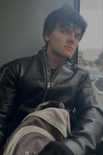 gokcekatun1923's tweet photo. Eğitim ailede başlar temiz ahlakı saygıyı insanca yaşamayı önce kendiniz öğrenin Sonra Çocuk dünyaya getirin çocuk diye topluma saldığınız katil sadece bir öğretmeni değil Lösemi hastası bir çocuğun annesini katletti.
Katilin fotoğrafı bu!
#FatmaNurÇelik https://t.co/Xw8MIG08xc