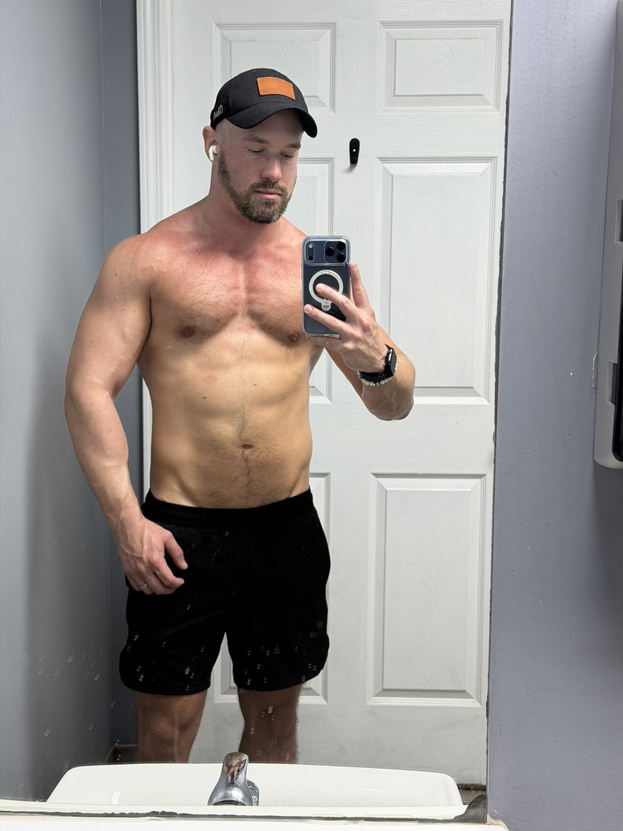 altO488's tweet photo. Felt good after the gym this morning 😜 https://t.co/KqCOWHl2YA