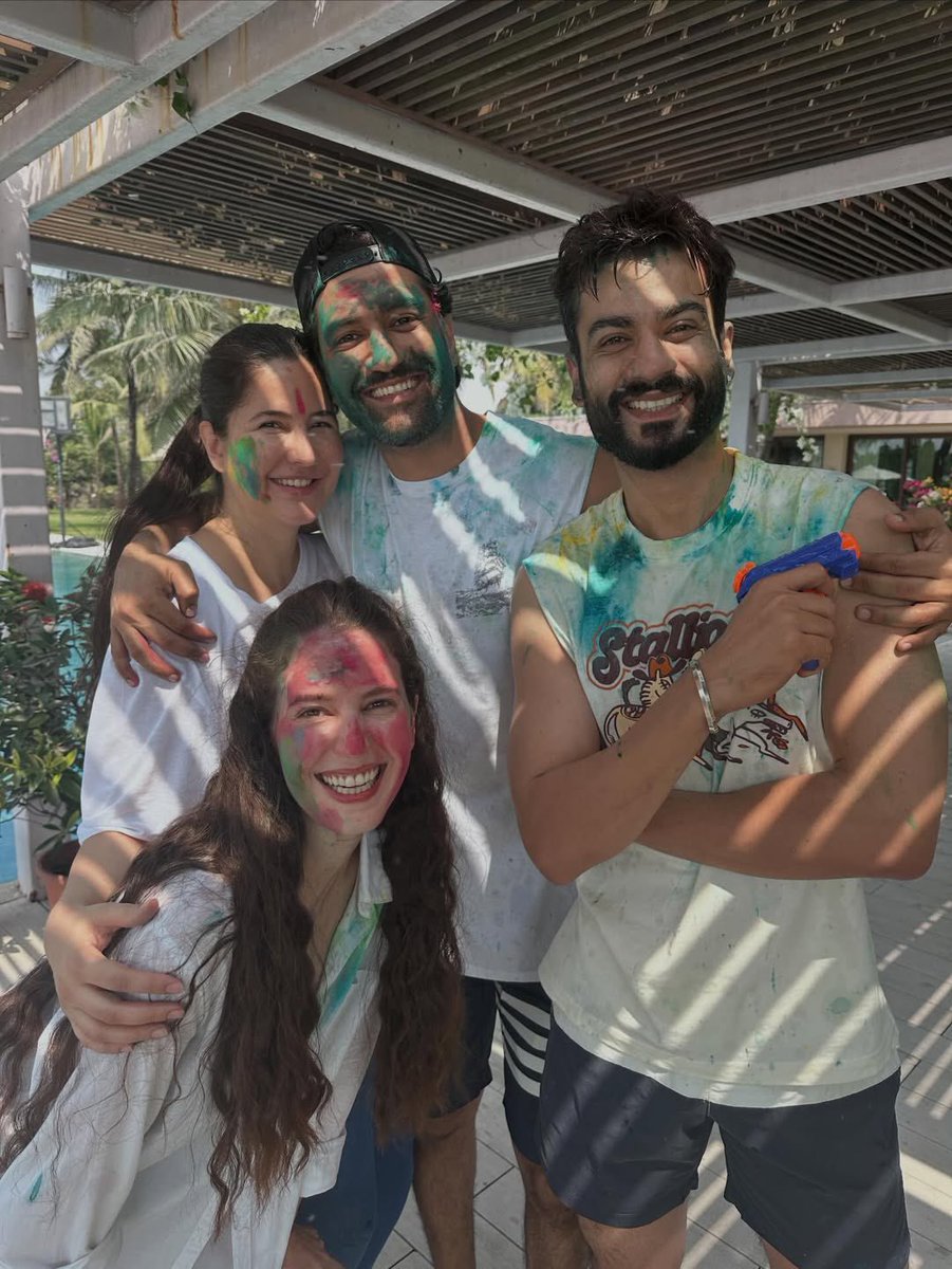 jod_insane's tweet photo. Katrina Kaif is billion times better than woke Hindus https://t.co/ESpRGclqbs