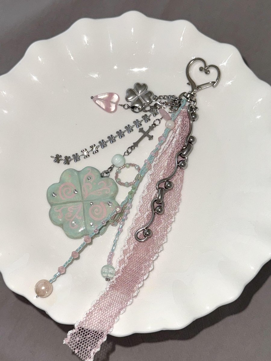 Bread case tweet media