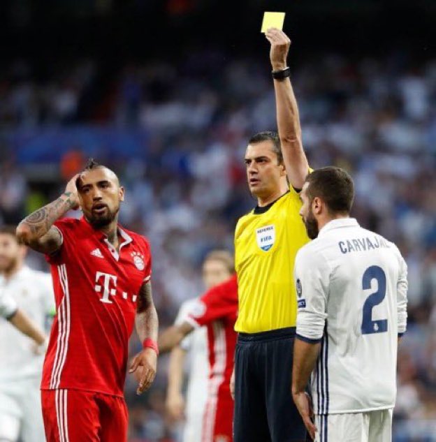 Arturo Vidal: “Toda vez que joguei contra o Real Madrid, me senti ROUBADO.”

“Foi por causa do Real Madrid que inventaram o VAR. Já havia ocorrido roubo demais.”