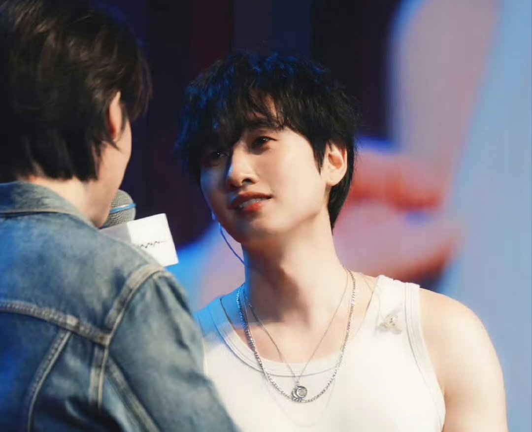 #은해 #eunhae
cr 掌心witheunhae/ 赫hae同行人/WanYeukSyun

2012 - 2023-2026

Always..the same expression😌