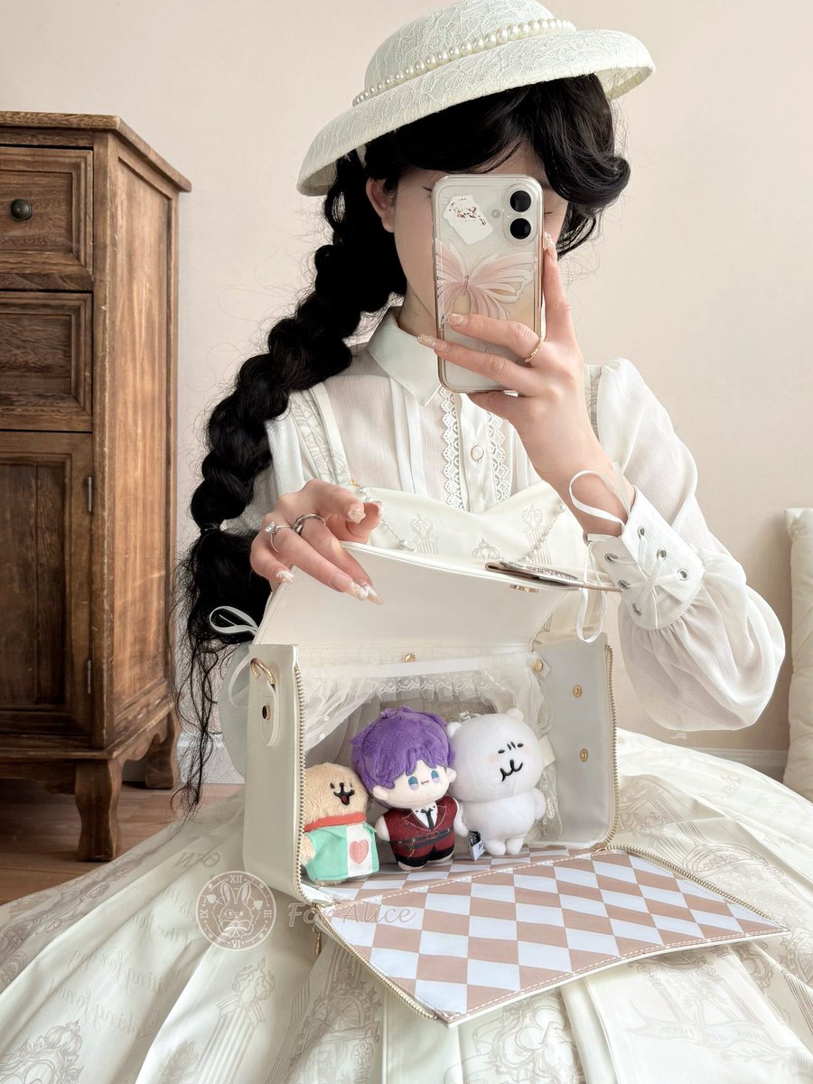 5cm / 10cm 인형 수납용 앨리스 이타백

재판요청이 많았는데 재오픈 원하시는 분 계실까요?

현재 중국에서도 재판 요청이 많아서, 재판 고려중이라고 합니다.

가방을 펼치면 인형용 미니 스튜디오로 활용 가능합니다 ✧•̀.̫•́✧