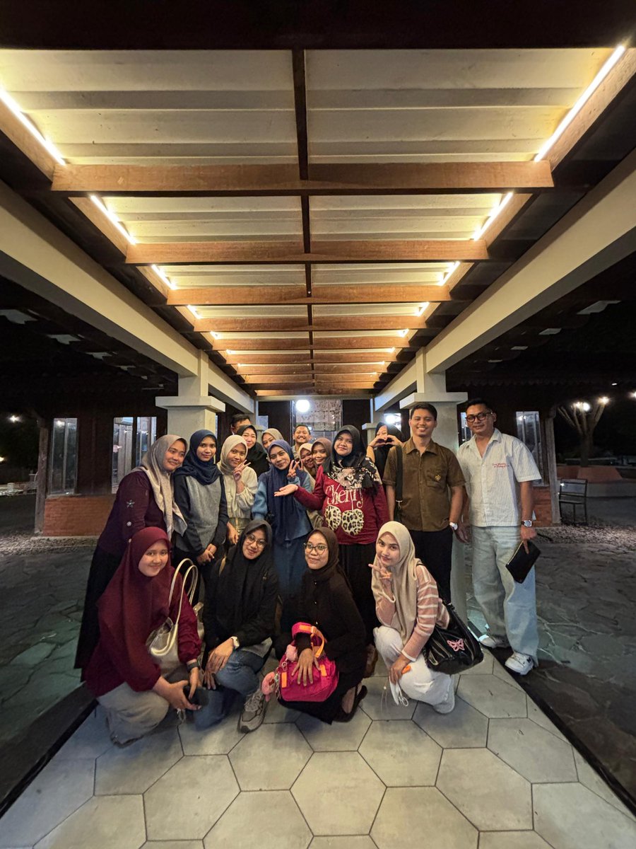 celcelll__'s tweet photo. bersama ciioo https://t.co/GgqGPzSyBA