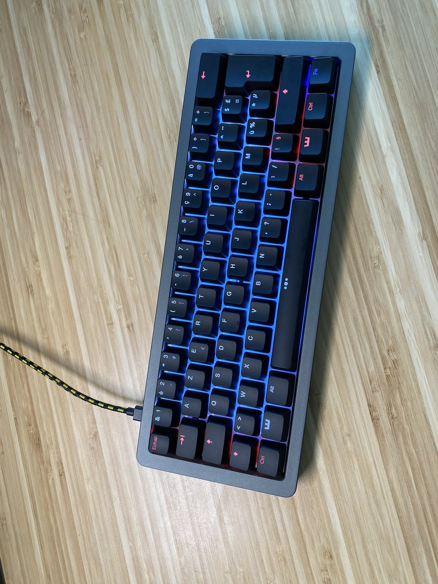 rasanomera's tweet photo. @0xAstr J’ai pris un wooting 60, ils ont sortis la v2 depuis, avec la case optimum en alu, c’est un tout autre niveau, la frappe est super, le soft stable et facile, réellement premium https://t.co/N9aZjt6jFj