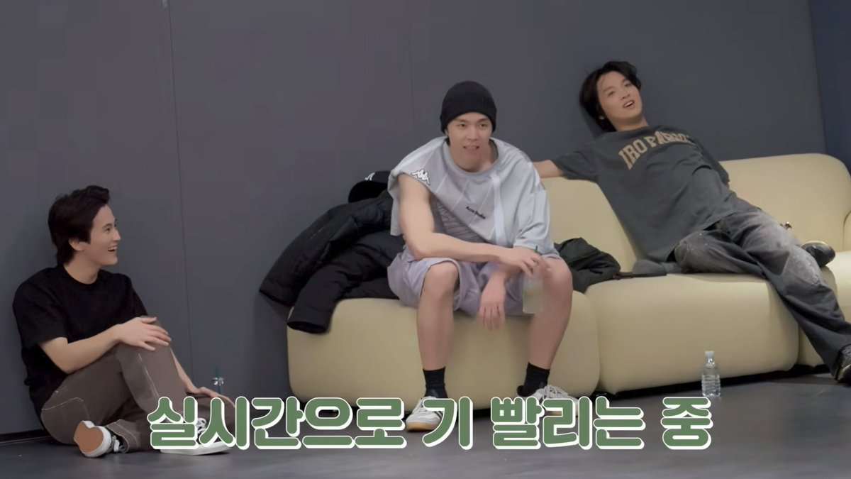 coolkidnight_'s tweet photo. 아무도 못말리는 20개월 만기전역 한달차 
그림이 존내 웃김 하 https://t.co/kuwfcCTGkC