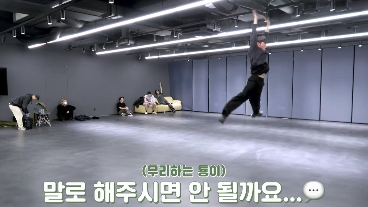coolkidnight_'s tweet photo. 아무도 못말리는 20개월 만기전역 한달차 
그림이 존내 웃김 하 https://t.co/kuwfcCTGkC