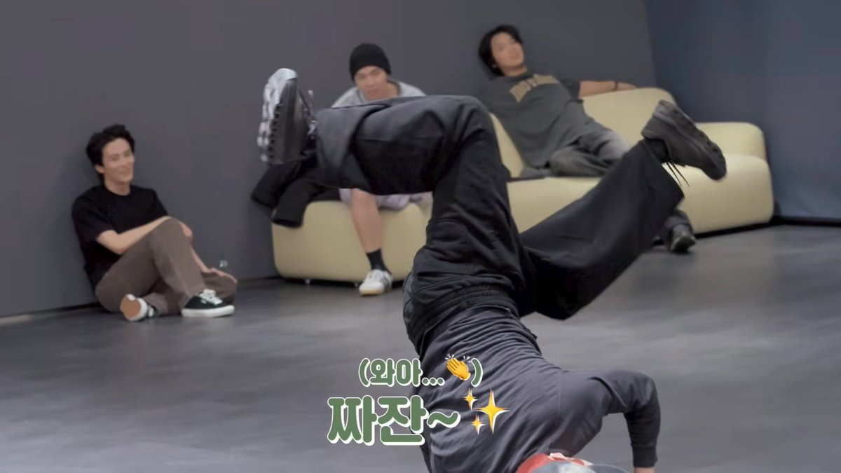 coolkidnight_'s tweet photo. 아무도 못말리는 20개월 만기전역 한달차 
그림이 존내 웃김 하 https://t.co/kuwfcCTGkC