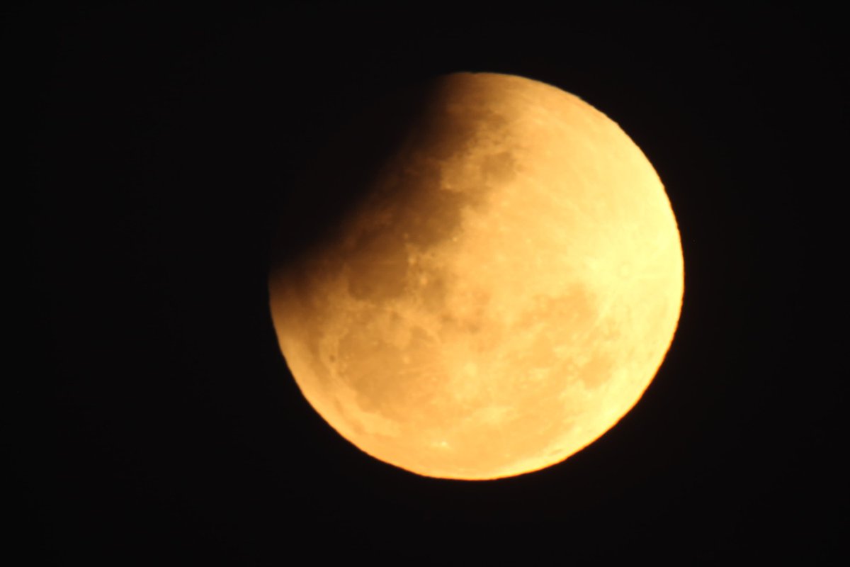 आर्यभट्ट प्रेक्षण विज्ञान शोध संस्थान (एरीज) के मनोरा पीक परिसर, नैनीताल से प्राप्त चंद्र ग्रहण की तस्वीर...