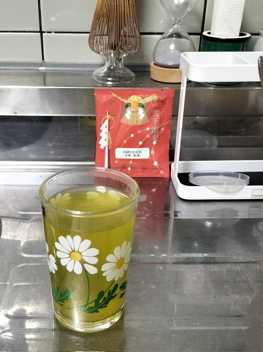 jptea_2021's tweet photo. この2年ちょっとの間で日本茶だけでなく紅茶や烏龍茶の美味しさにも気づかされ､以前より写真フォルダから緑色の液体が減った今��この頃｡ 「紅茶は私の食事内容には合わんでしょ… 」って思って勝手に遠ざけてた奴､誰だ､手を挙げろ!🤚 →私🤗 https://t.co/mpz1xh1Xpn