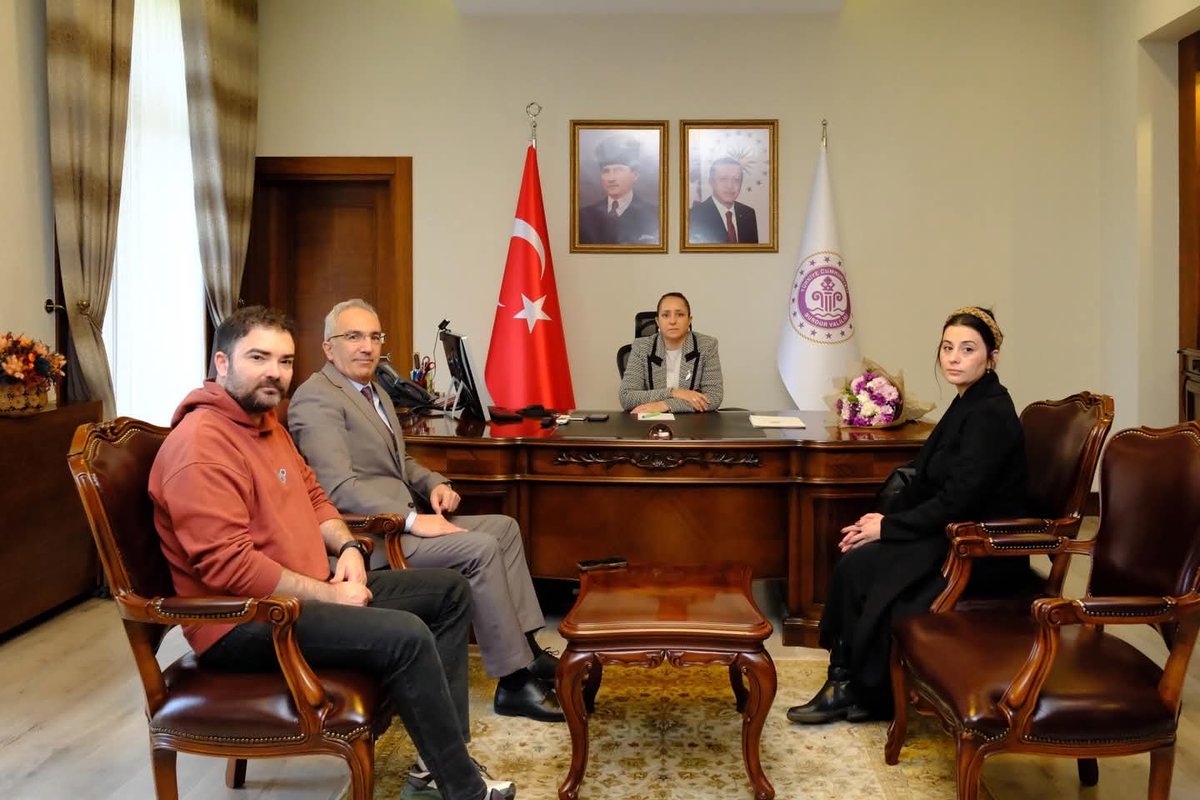 makustf's tweet photo. Fakültemiz dekanı, Prof. Dr. Serdar Tuna  Dr. Öğr. Üyesi Mukaddes Ç.  Büyüktunca ve Görsel İletişim Tasarımı Bölümü öğretim üyesi Prof. Murat Kara, şehrimize yapılabilecek katkılar konusunda sayın valimiz Tülay Baydarhan’ı makamında ziyaret ederek görüş alışverişinde bulundular. https://t.co/x9yOGvJmV8