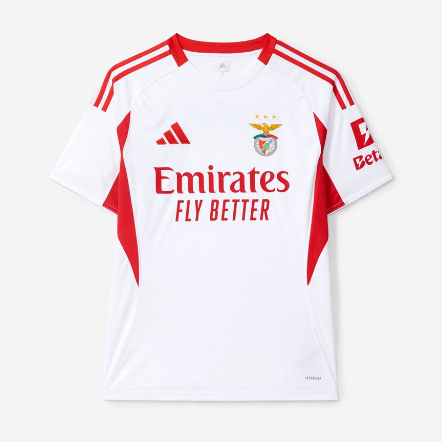 A camisola branca do Benfica 25/26 é uma das mais bonitas de sempre.