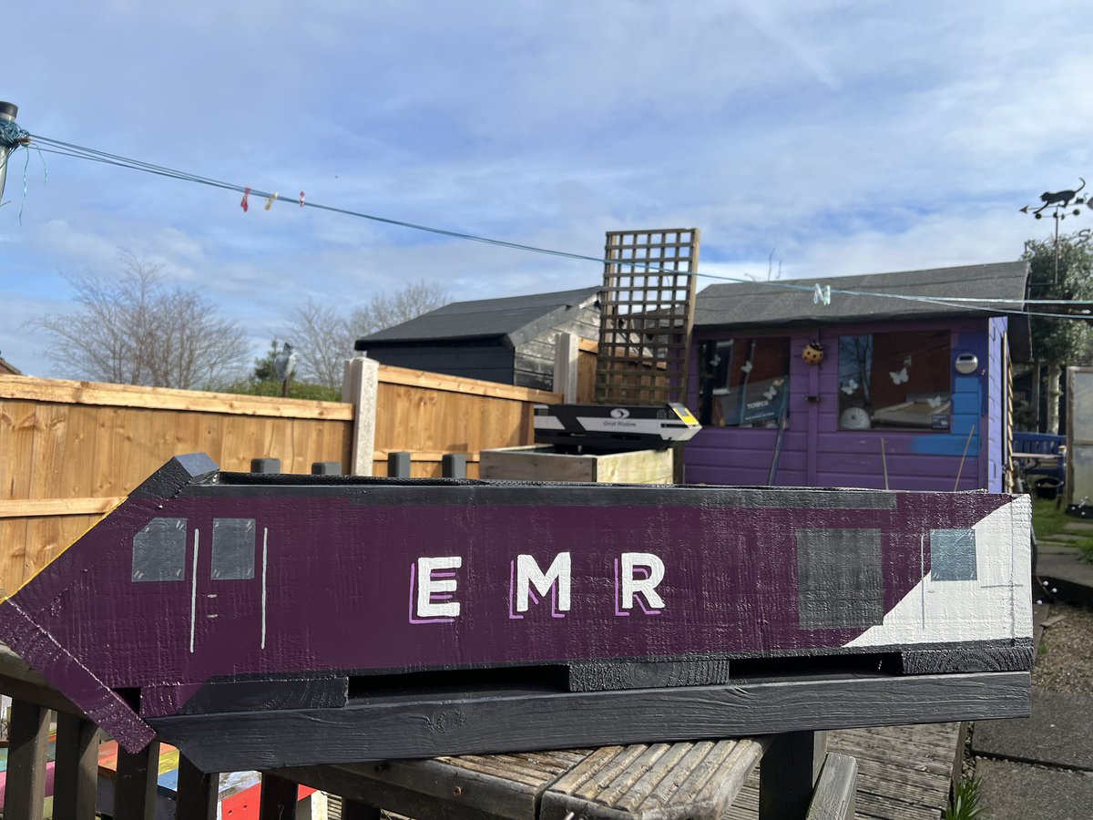 TGFletcher's tweet image. New handmade &amp;amp; hand painted locomotive / train planter. 

inspired by #EMR liveried #HST125 #Class43 #PowerCar #Train

Painted in:

Approx Size 
910mm x 240mm x 170mm 

£60.00

——-
Custom requests are welcome prices will vary depending on: Size, materials, livery &amp;amp; labour
