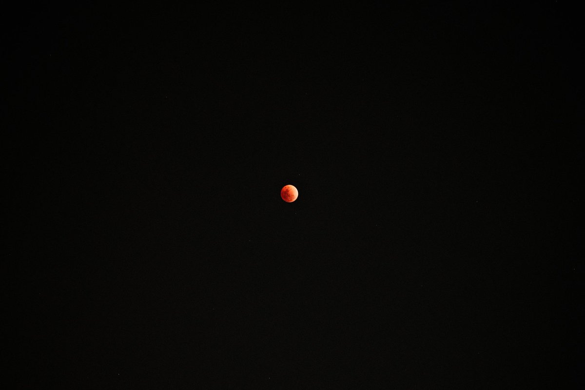 Elanboang's tweet photo. the moon https://t.co/5fDKiQihw3