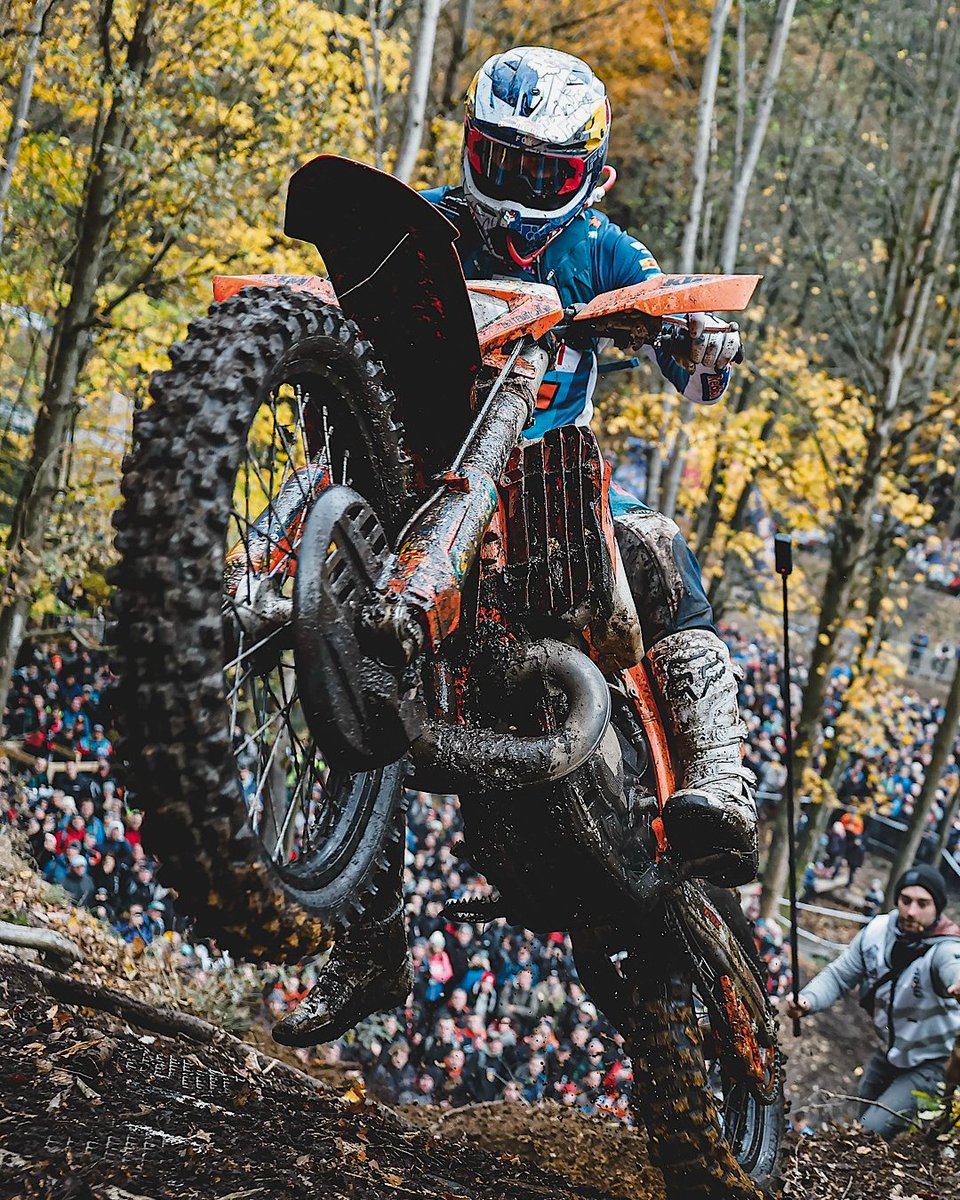 js_accessories's tweet photo. Fox Racing. Born from dirt in '77.
The gear that changed motocross: helmets, gloves, boots, body armour.
If you know, you ride Fox.

Shop the latest Fox Motocross gear online or in-store at J&amp;S, link in the comments.

#FoxRacing #MotocrossGear #JSAccessories https://t.co/hU0XzfN2uz