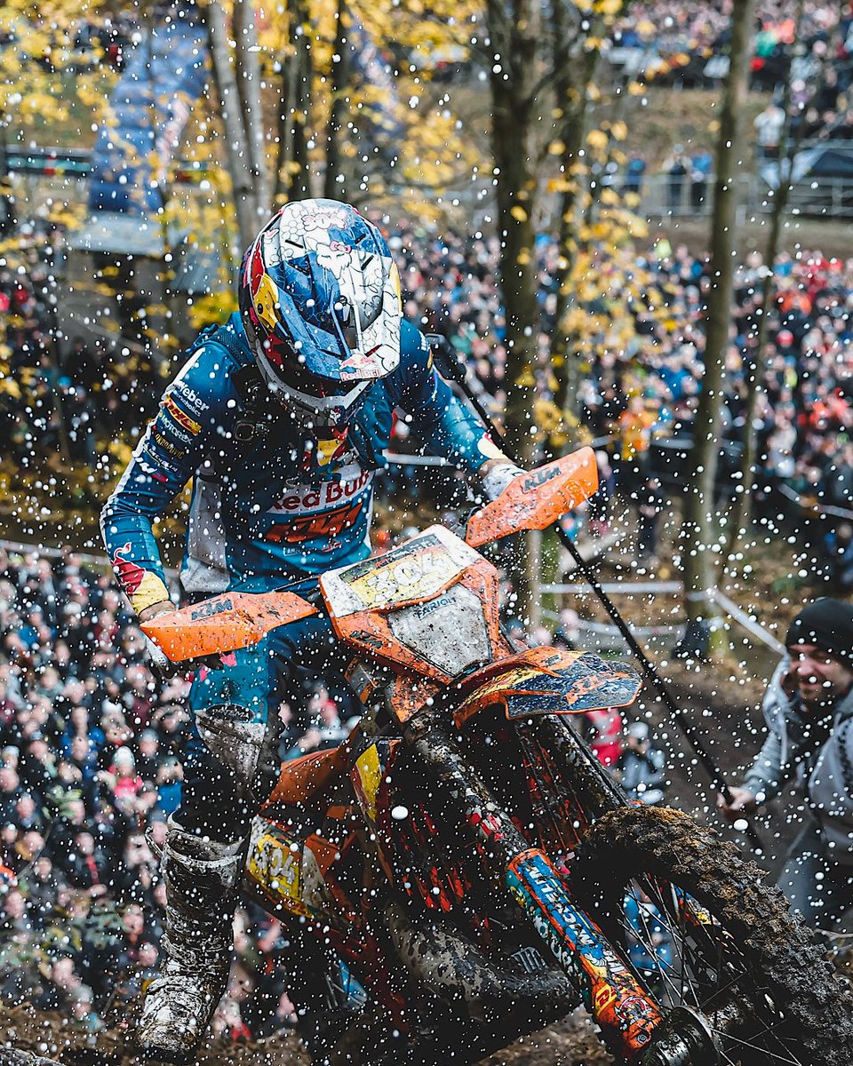 js_accessories's tweet photo. Fox Racing. Born from dirt in '77.
The gear that changed motocross: helmets, gloves, boots, body armour.
If you know, you ride Fox.

Shop the latest Fox Motocross gear online or in-store at J&amp;S, link in the comments.

#FoxRacing #MotocrossGear #JSAccessories https://t.co/hU0XzfN2uz