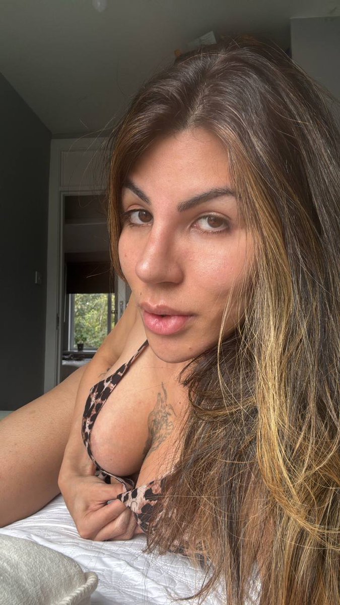 TsCicelia's tweet photo. How badly would you want to see a video of me cumming in your DMs? btw i got free OF link below if you wanna know more about me 😉 https://t.co/rHN7MsinMu