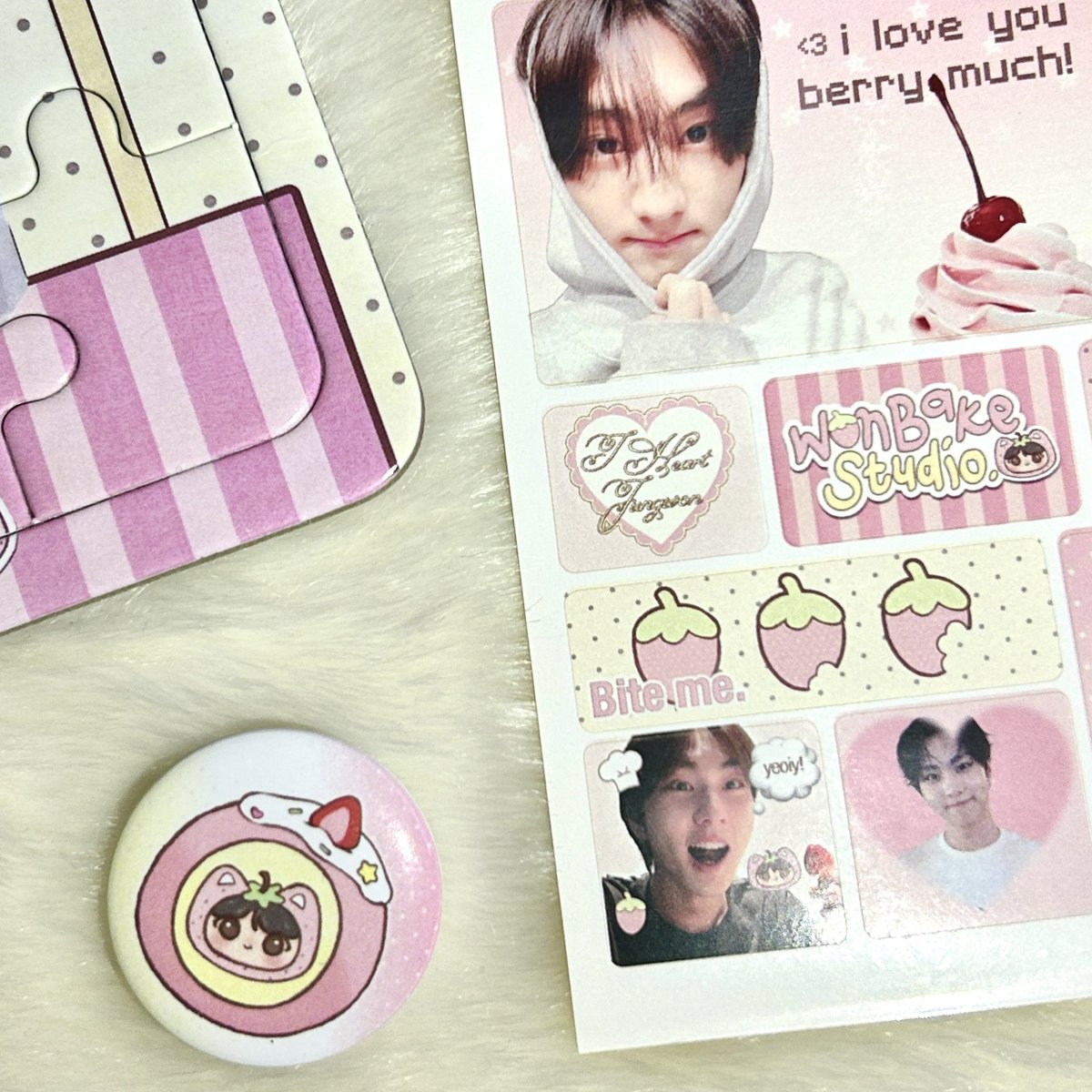 lucu bgt pink pink....... TERIMAKASII <a href="/pinkuwoniee_/">𝐚𝐥𝐞𝐞𝐚 ⭑ | jw bday kit📌</a> lucu bgt puzzle nya langsung di mainin 🧩☝🏻