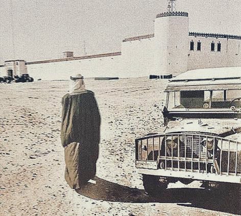 هٰذاكَ حاسِدنا وذا شامتٍ بنا
على بالِهِم أنّا حمايِمُ دار

فيا اللهُ لا تَصرِفْ لنا عنكَ حاجةً
اللَّئيمُ يرى طُرُقَ المكارِمِ عار

#مؤسس_دولة_قطر ✍️