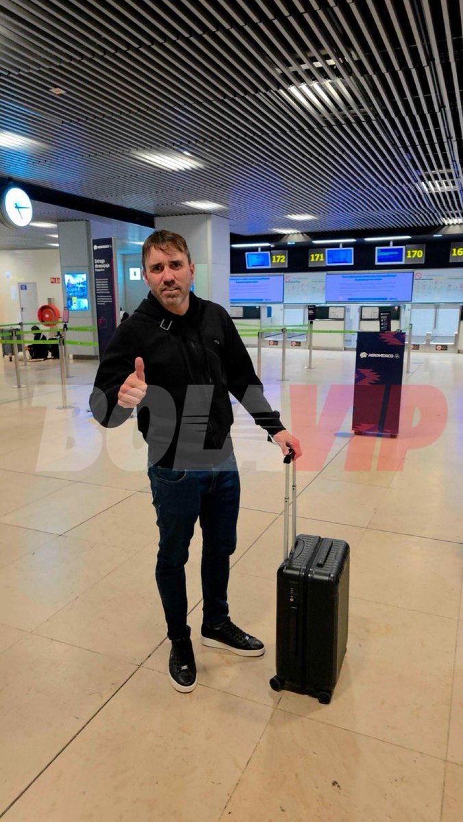 GerGarciaGrova's tweet photo. 🚨Eduardo Germán “Chacho” Coudet listo para ✈️ a 🇦🇷

📍En horas emprenderá el viaje para asumir el cargo de entrenador de #River.

📌 De ésta manera se confirma la exclusiva del 24/2 a las 19.50

📸 de @BolavipAr https://t.co/rInS6CIpN9