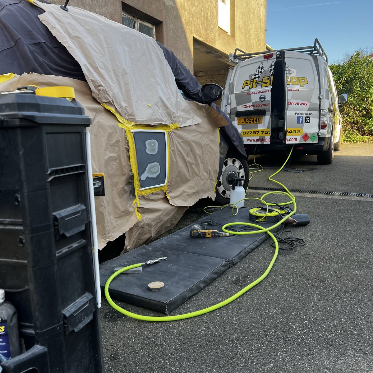 Van parked. Tools out. Job done on the driveway..🏁

Repaired on site - No drop-off, No running around.

Mobile SMART repair.
Online quote via photos - pitstopjsy.com