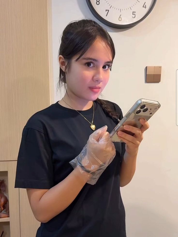 corn_rebus's tweet photo. "Haiii👋, aku nicole usiaku 16 tahun😘"

NICOLE BLOOMING DAY
#16thCandlesForNicole https://t.co/biu1IJs33L