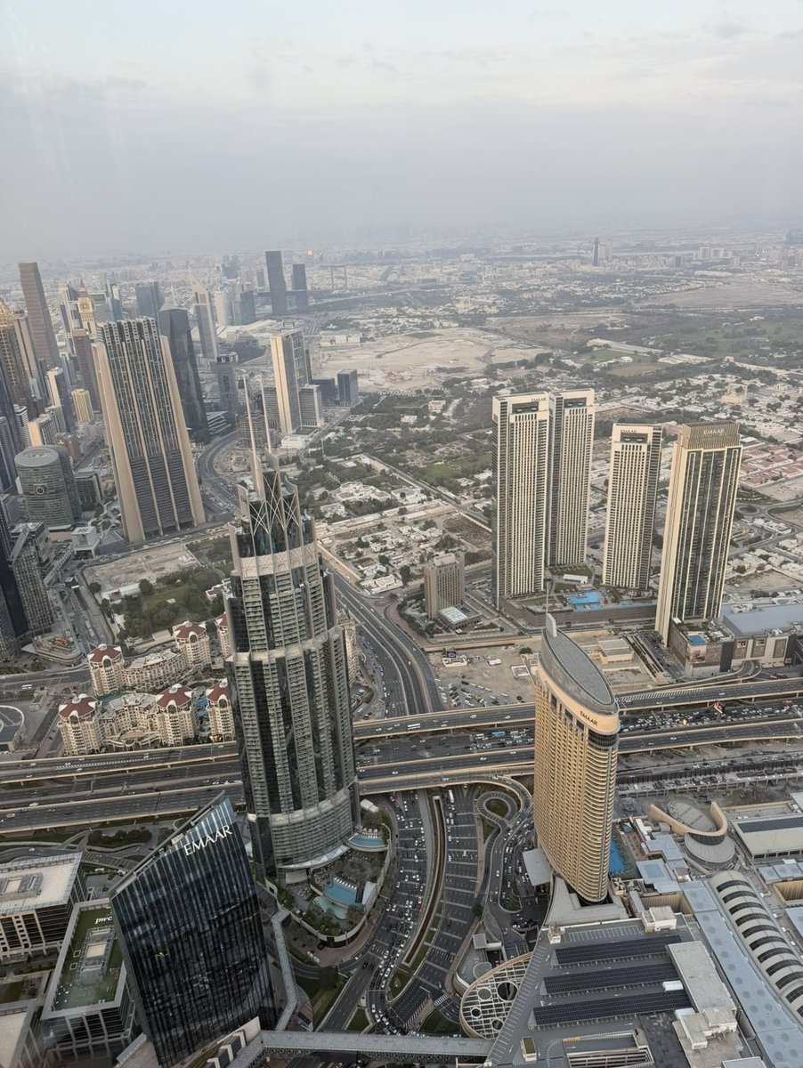 La creencia de que Dubai iba a ser siempre como un resort en el Caribe o como una isla polinésica irrelevante, ha sido equivocada. Dubai es Medio Oriente, sigue las reglas culturales y políticas del Medio Oriente y es un territorio no exento de que, cada tanto tiempo, se arme la