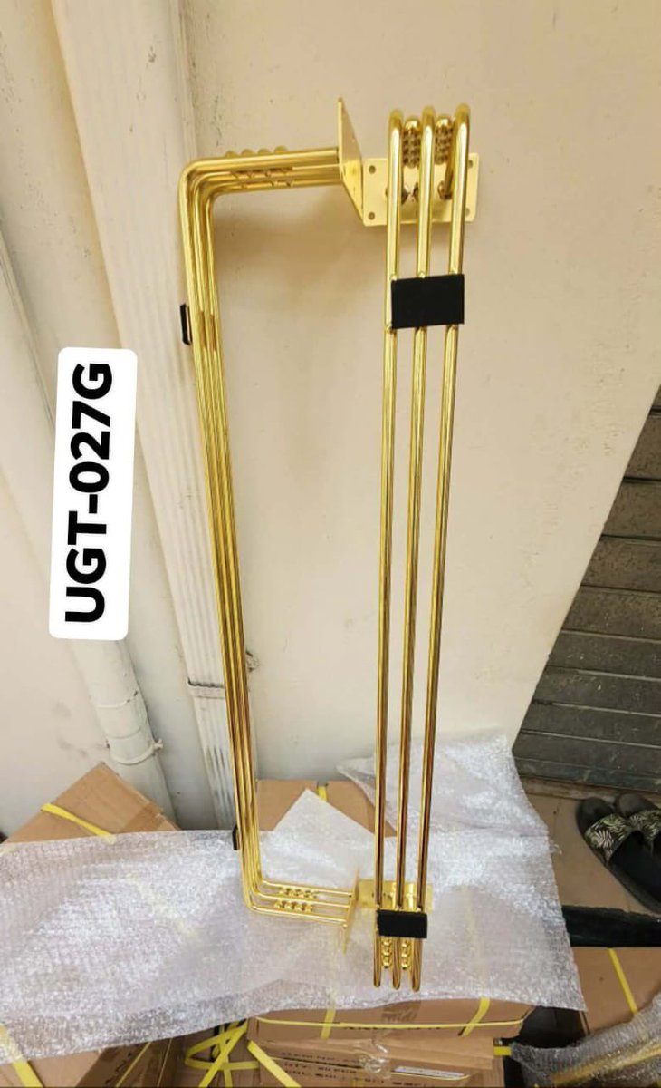 em_manuelo's tweet photo. I sell sofa legs. https://t.co/lGbMw6Ec4k