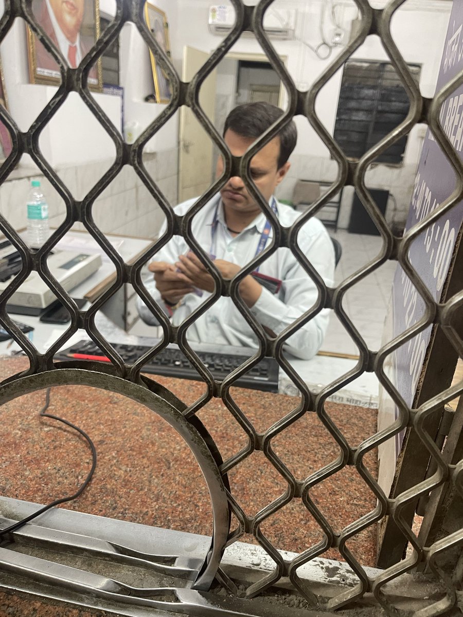 infosavvycs's tweet photo. @drmpune ticket window pune railway station (Sheraton Side) clerk denied to issue mobthly season ticket first class pune-Mumbai or https://t.co/xcYlGWrNeP