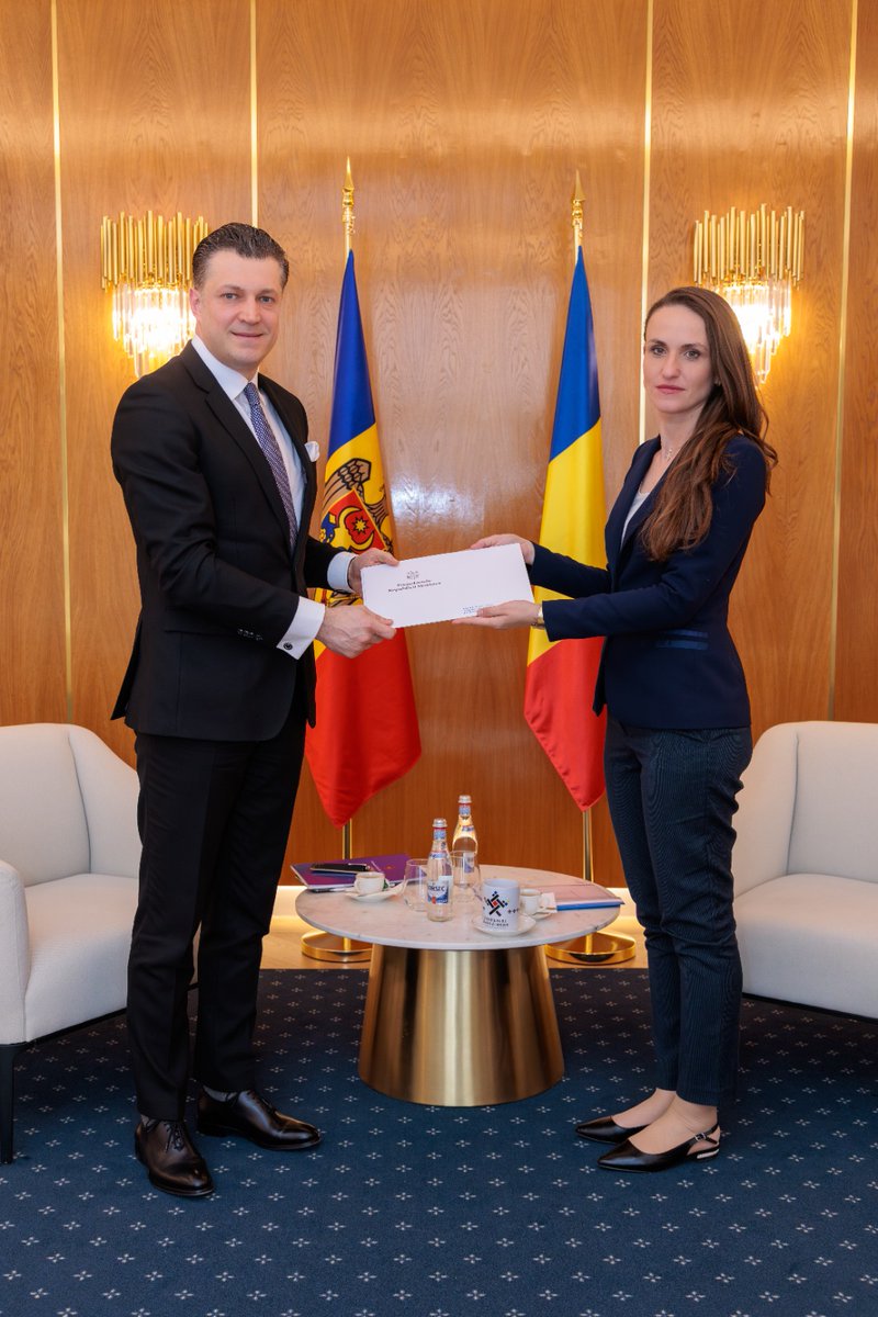 L-am primit luni, 2 martie, pe ambasadorul agreat al Republicii Moldova în România, Mihai Mîțu, cu ocazia prezentării copiilor scrisorilor de acreditare. 

Îi doresc mult succes în îndeplinirea mandatului său și sunt convinsă că vom coopera cu succes în toate domeniile de interes