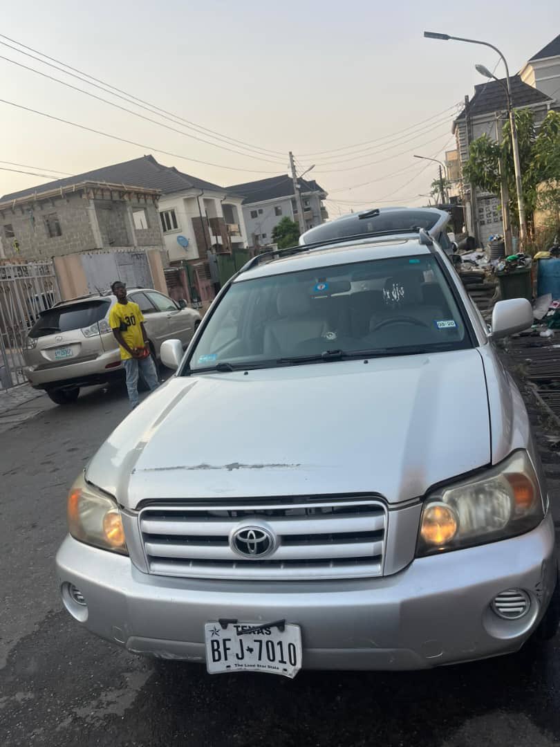 XcessCars's tweet photo. AWOOF!! FOREIGN USED 🇱🇷 
JAN 2026 ENTERY
TOYOTA HIGHLANDER 04
THREE ROWS 
COMPLETE ACCIDENT FREE 
NO SINGLE NAIJA PAINT 
THIS CAR IS SUPER CLEAN 

Price:
10.5m https://t.co/YlTA95UmDc