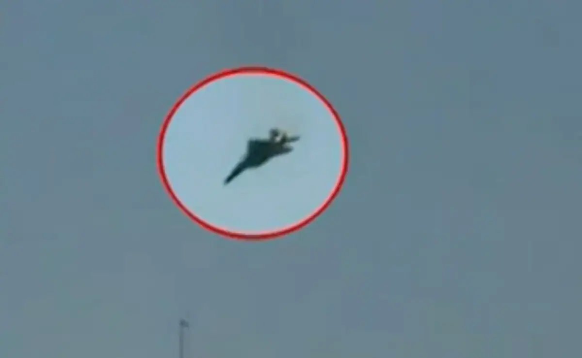 BREAKING NEWS 🚨 

“Kituo Kikuu cha Khatam Al-Anbiyaa cha Iran kimesema wazi kwamba Iran ndiyo iliyo kuwachimba na kuangusha ndege za kivita za Marekani.” 

Source :Xinhua News