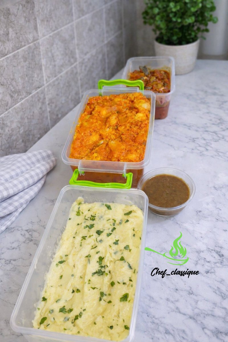 chef_classique's tweet photo. You are not sad! Mashed potatoes &amp; gravy or yam porridge &amp; assorted meats sauce is what you need. https://t.co/yrECs7Z8Aj