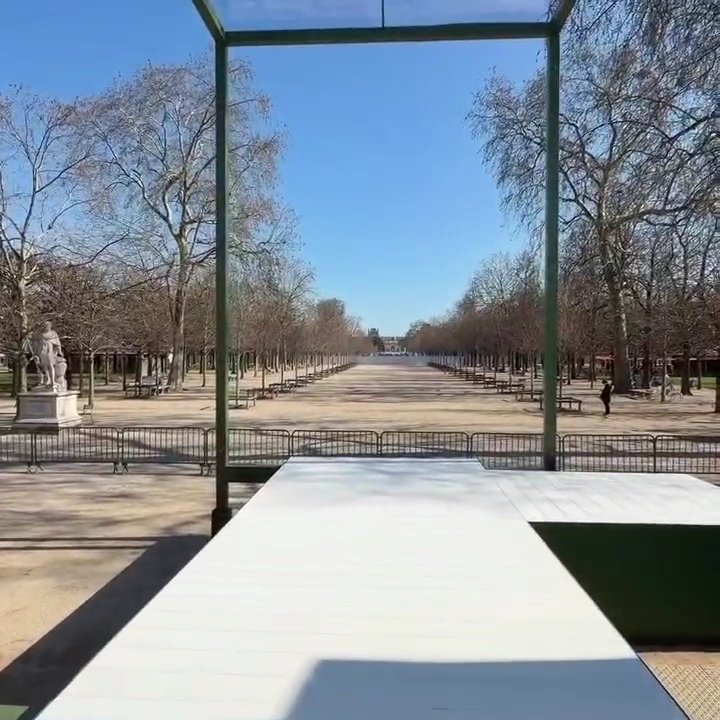 rcollete's tweet photo. 🥰Discover the location of today's Dior women's show: we're outdoors, in the Jardin des Tuileries. #Dior @Dior #FallWinter #JardindesTuileries https://t.co/eZMimnC8dL