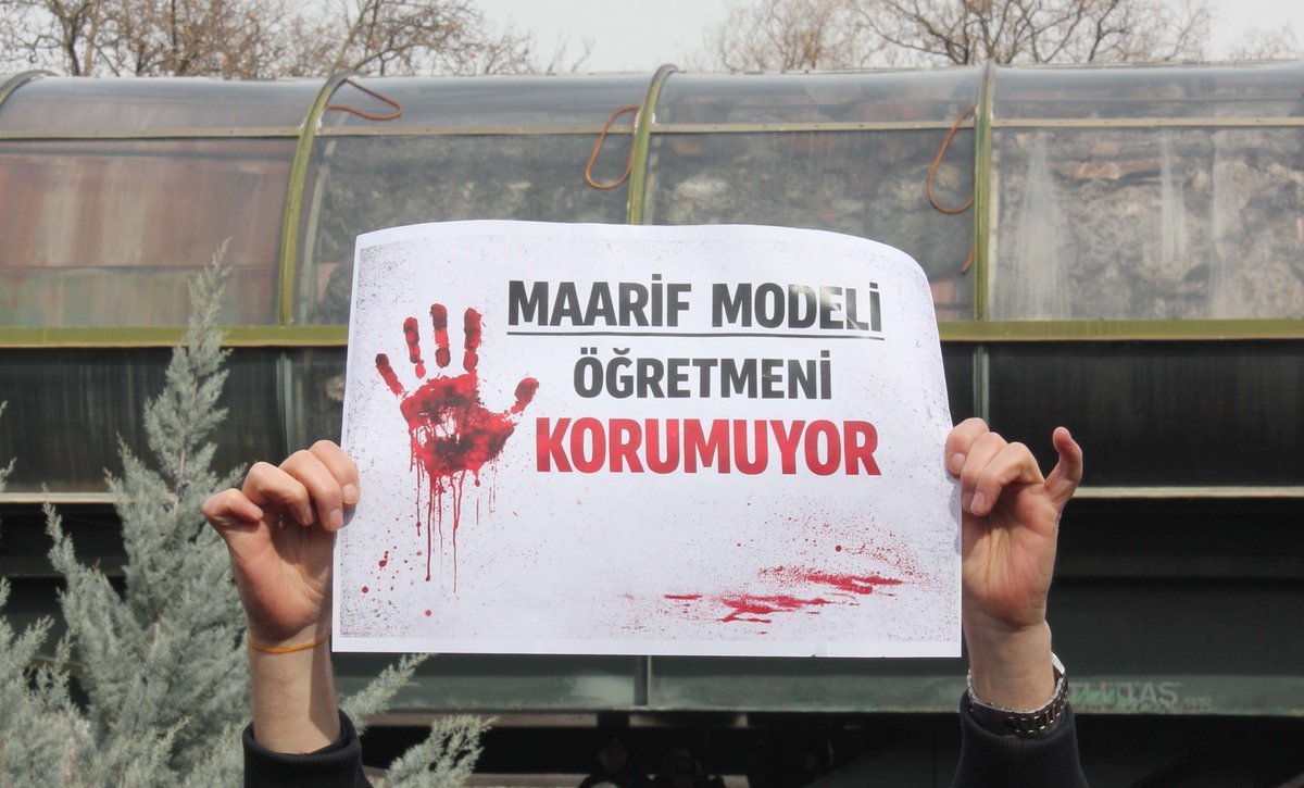 🔴Okullarda Şiddete Artık Yeter!

Millî Eğitim Bakanlığı başta olmak üzere tüm yetkililere çağrıda bulunuyoruz:
✔️Okul güvenliği konusunda bütünlüklü, bilimsel ve katılımcı bir politika derhal hayata geçirilmelidir.
✔️Rehberlik ve psikolojik danışmanlık hizmetleri