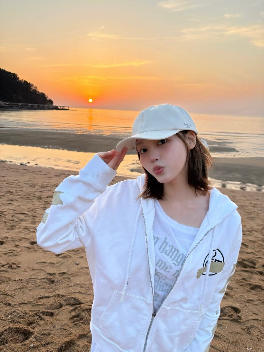 IZNAPH's tweet photo. [💌] 260303 PLUS CHAT

#JEONGSAEBI Plus chat update

“Naya is prettier than the sea 🧢🎀💖✨🌸”

#izna #이즈나 #イズナ
@izna_offcl @izna_offcl_jp https://t.co/r32Z0s8vO9