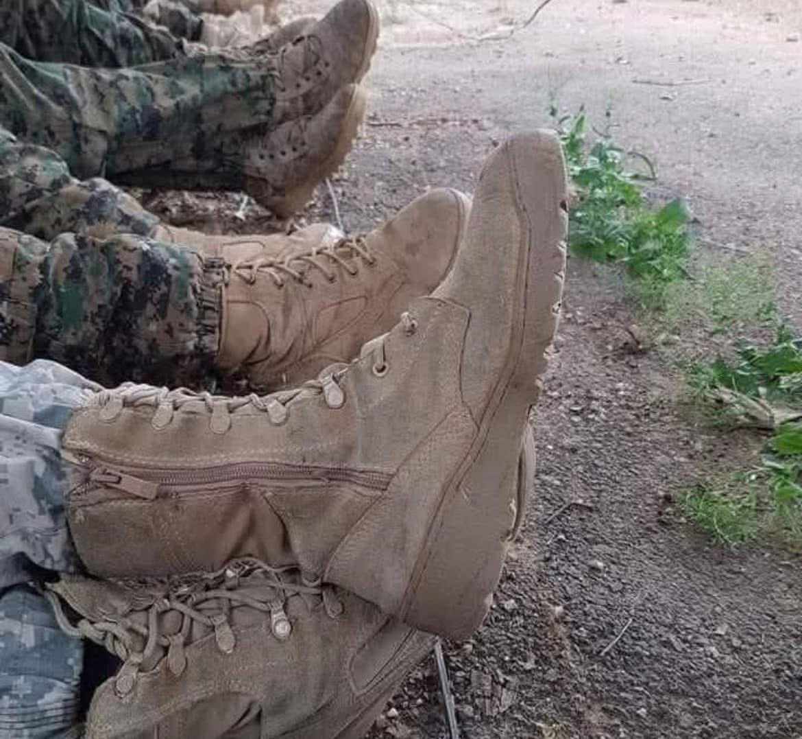 حين تنتهي هذه الأحذية من تأديب أربابكم ستتوسلونها تغفر لكم خستكم يا عباد المناصب