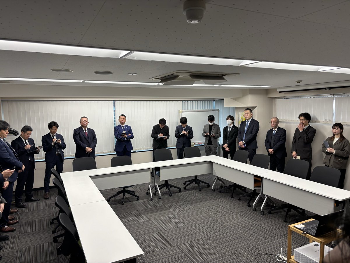 ひな祭りの今日は月例朝礼
気がついたらだいぶ社員が増えたなぁ…

#ひな祭り
#朝礼
