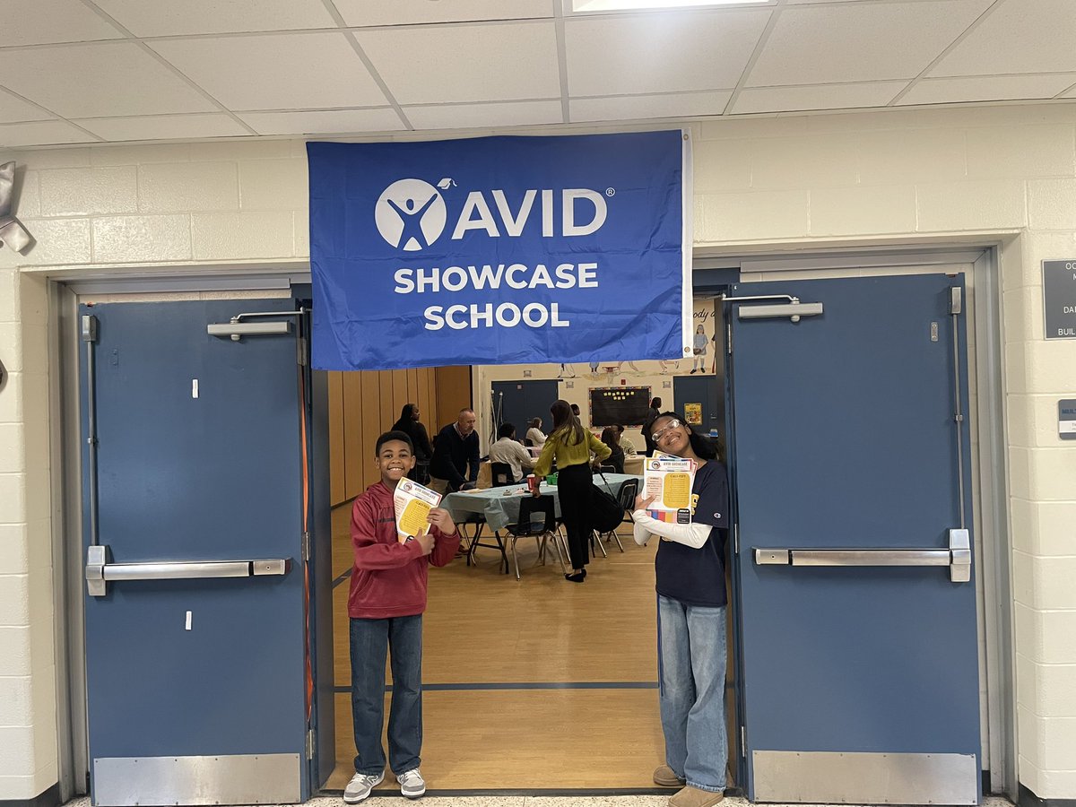 RichlandTwoAVID's tweet photo. A warm welcome to our visitors from all over the region for @RTEFlightStatus’s @AVID4College Showcase here in @RichlandTwo #R2AVIDStrong https://t.co/QcZyD0x1uG