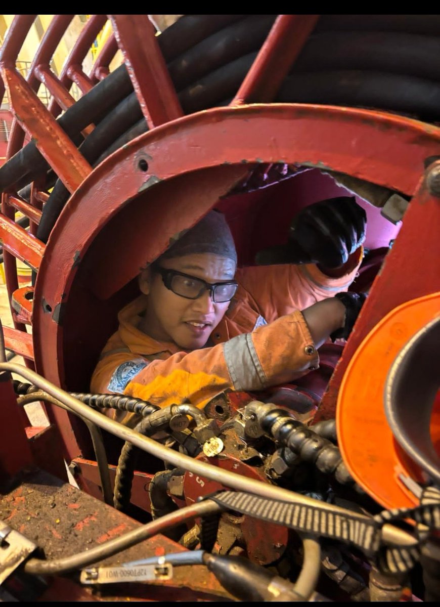 PhilipSafety Rx 16001 bisa diajak aktivitas seperti ini lho.. Kata Beliau, sedang *service rudal*.. 😃... (Terima kasih diijinkan share status WA-nya). 
Salah satu model "prescription safety glasses" koleksi kami bisa diajak aktivitas seperti ini lho.. 
#cvjuara