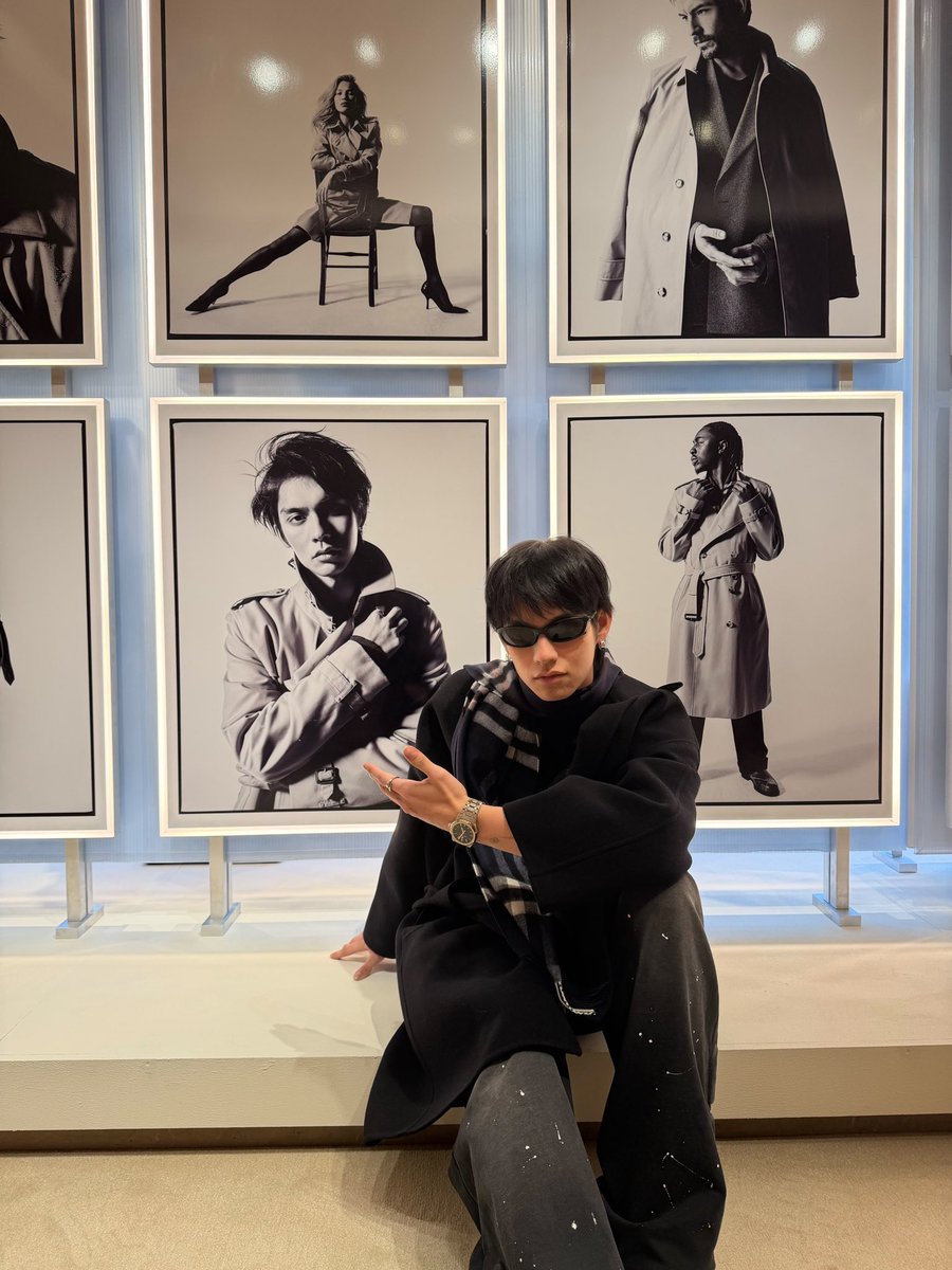 ชั้นรักสิ่งนี้ คนที่ภูมิใจในตัวไบร์ทมากที่สุดก็คือตัวไบร์ทเอง มันจะมีความสุขขนาดไหนที่ได้เห็นตัวเองอยู่บนนั้น อยู่บน global campaign!! 

Look how far you’ve come! you should be proud of yourself. 🤍
#bbrightvc <a href="/bbrightvc/">bright</a>