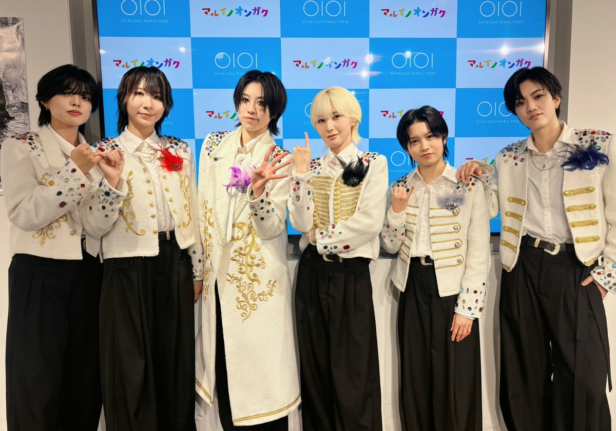 xxLeCoeur's tweet image. #promiseReleaseWeek 初日🏹🫧

ありがとうございました！！

ひと足お先に、みんなで『promise』MV鑑賞🎬
フラゲ日ということでCDのお渡し会も…💽✨

明日はついに──
 「#promise」Release ⟡.·
渋谷にてリリイベ＆TikTok LIVEを予定🌙

一緒に発売日を迎えよう！！

#ルクール #男装アーティスト